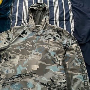 Under armour lightweight fishing hoodie. Size large.
